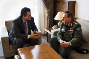 Ο Περιφερειάρχης Κεντρικής Μακεδονίας Απ Τζιτζικώστας με το Διοικητή του Γ Σώματος Στρατού Αντιστράτηγο Ν Δεβετζή