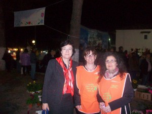 Με μέλη-εθελόντριες του ΟΡΑΜΑ στην ανθοέκθεση, εκδήλωση Αμπελιώτικα, 2-5-14