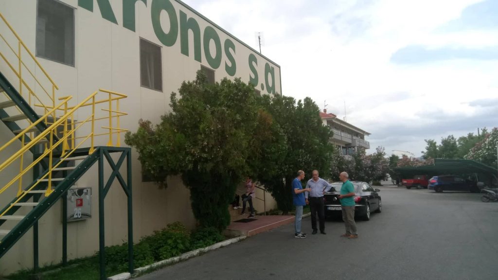Ο Γιάννης Σηφάκης σε μεταποιητικές βιομηχανίες και διαλογητήρια – συσκευαστήρια φρούτων στην Πέλλα την Δευτέρα 25/06/18