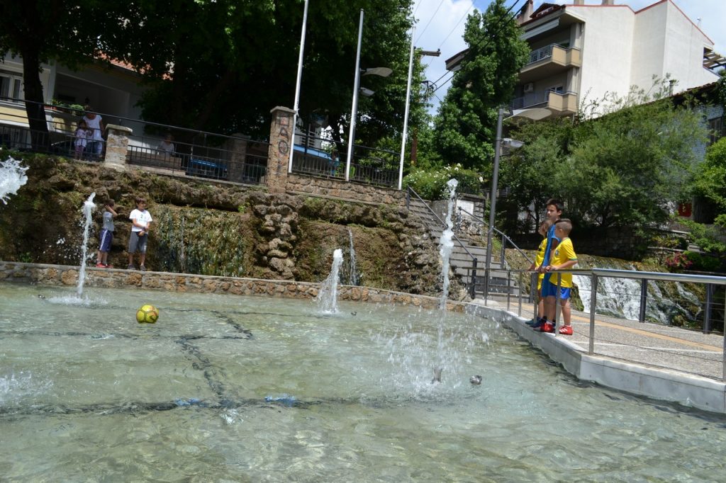 Ανάπλαση δροσιάς στο πάρκο μικρών καταρρακτών στην Έδεσσα με συντριβάνια