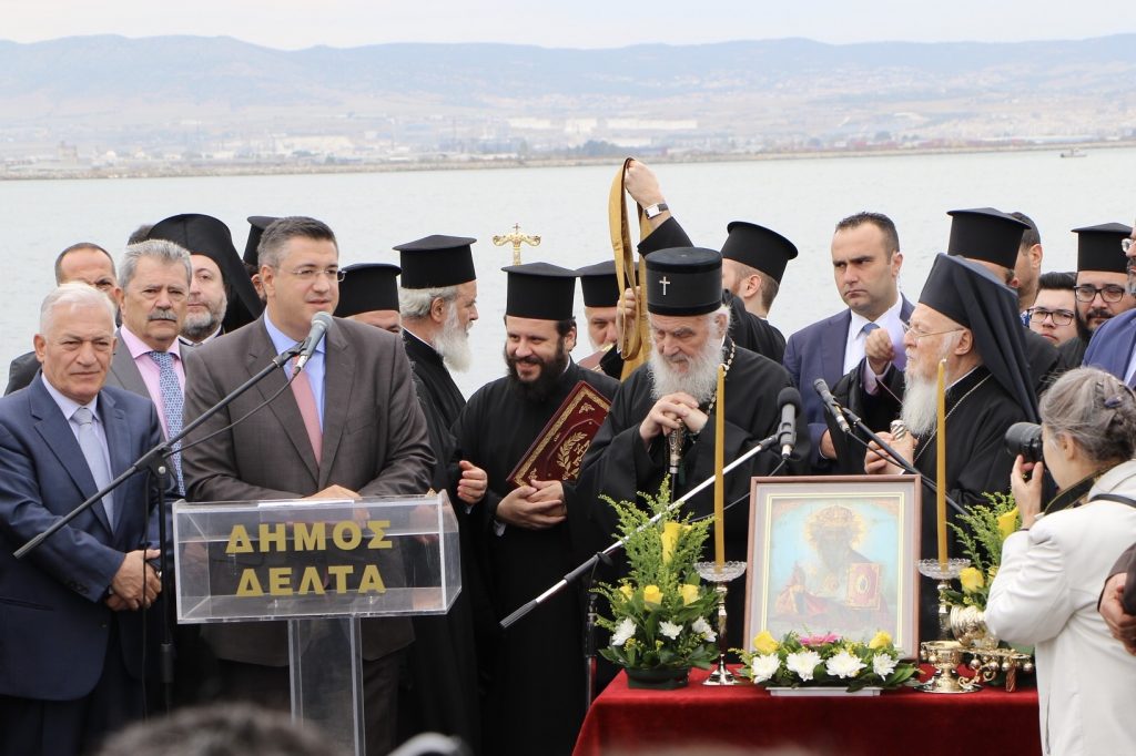 Ο Περιφερειάρχης Κεντρικής Μακεδονίας Απόστολος Τζιτζικώστας με τον Οικουμενικό Πατριάρχη Βαρθολομαίο στη Λιμνοθάλασσα Καλοχωρίου