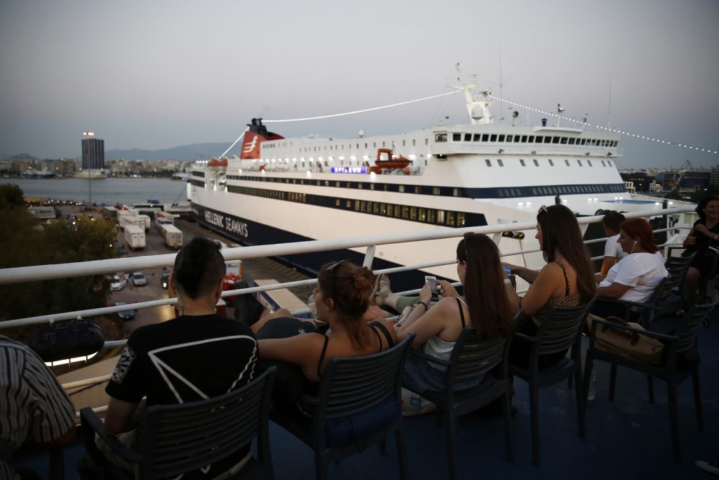 «Έκπτωση 50% στα εισιτήρια των αναπληρωτών εκπαιδευτικών για την πρώτη τοποθέτησή τους σε νησιά της χώρας»