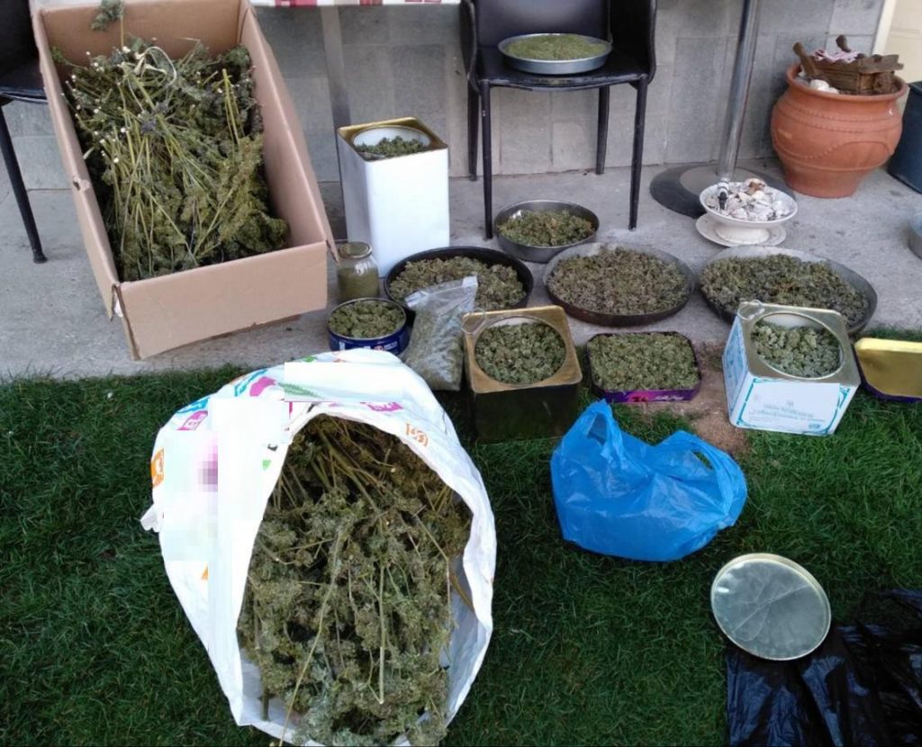 Από το Τμήμα Ασφάλειας Κιλκίς συνελήφθη 64χρονος ο οποίος κατείχε πάνω από 18 κιλά κάνναβη