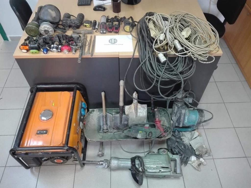 Συνελήφθησαν 8 άτομα στις Σέρρες για παράνομη ανασκαφή