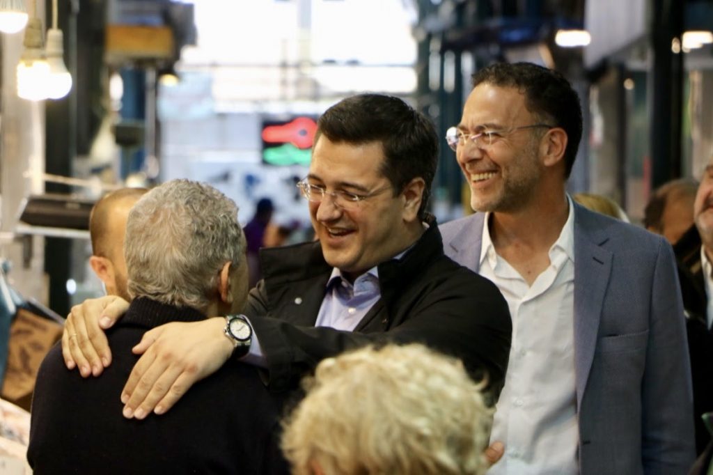 Ο Απόστολος Τζιτζικώστας στην κεντρική αγορά της Θεσσαλονίκης