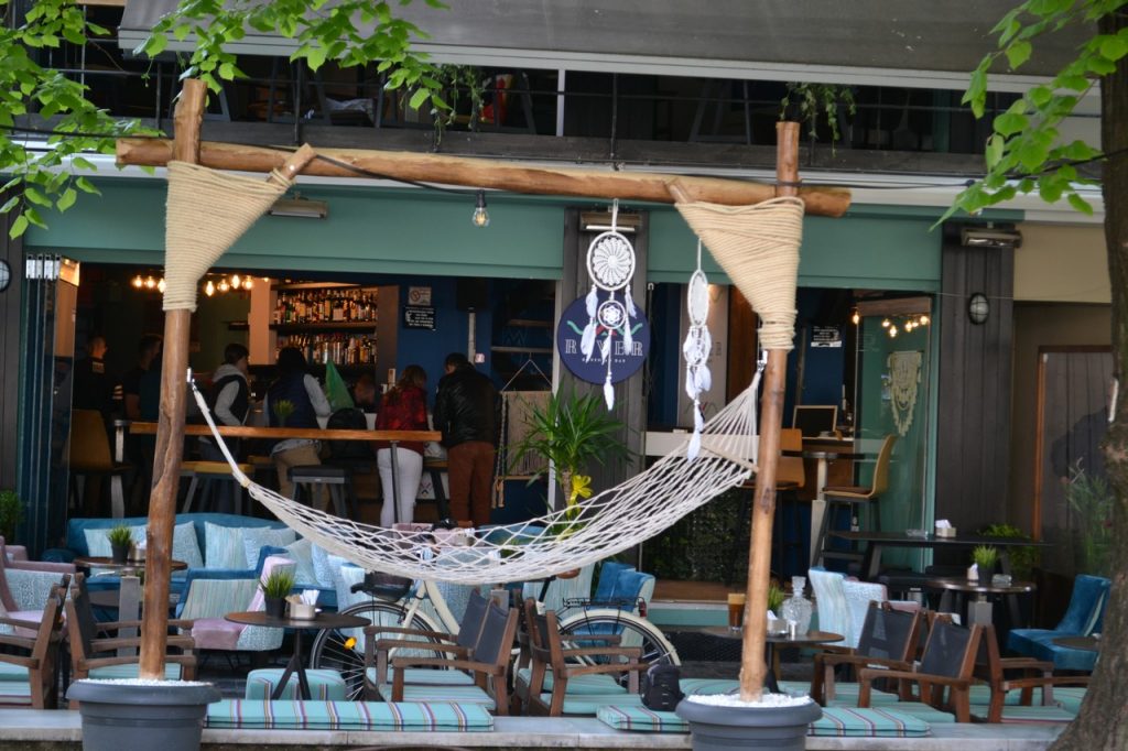 Το ανανεωμένο River bar, ένα από τα καλύτερα all day στέκια που λατρέψαμε