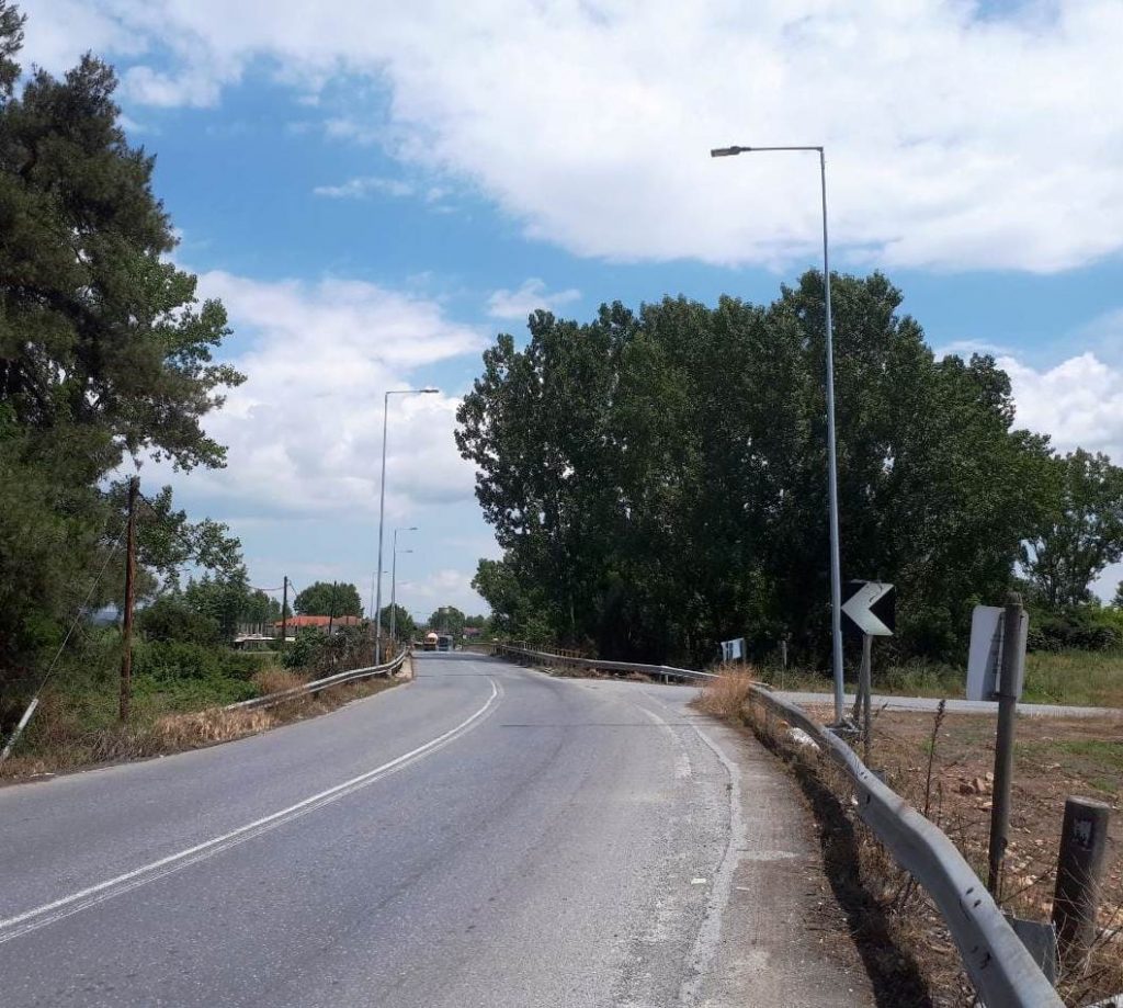 Ηλεκτροφωτισμός γέφυρας Μελισσίου από την Π.Ε. Πέλλας