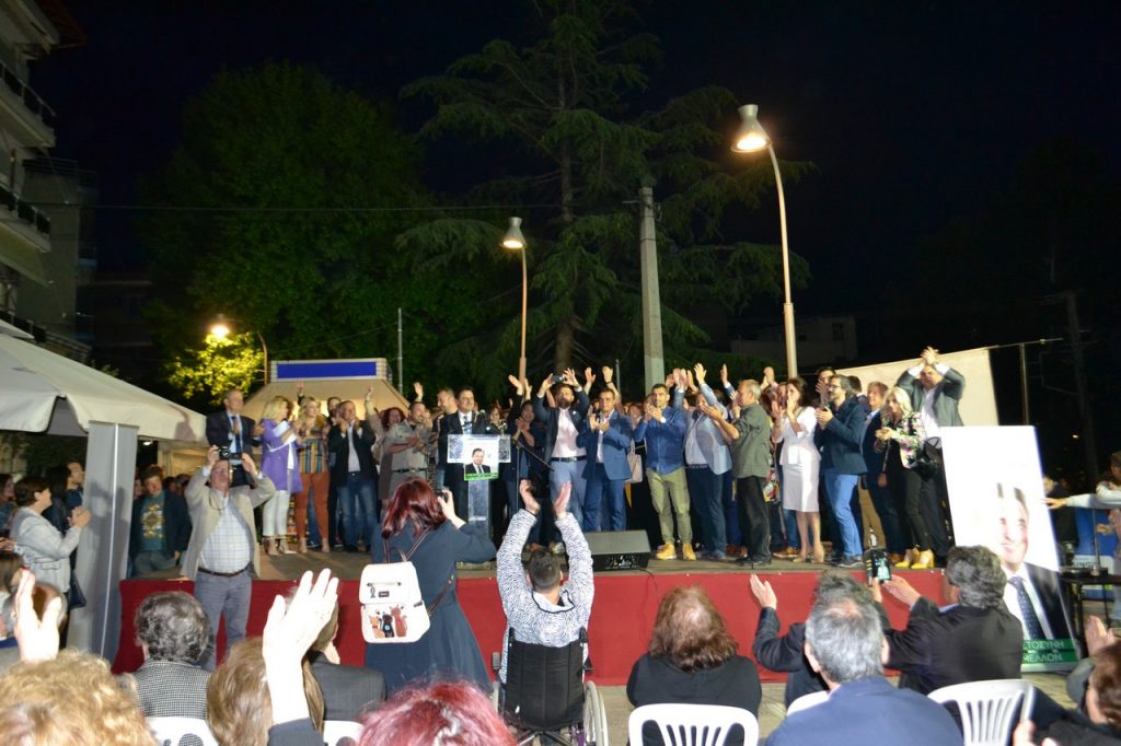 Πλημμύρισε από κόσμο η πλατεία Στουγιαννάκη στην Έδεσσα κατά την κεντρική ομιλία του υποψηφίου Δημάρχου Έδεσσας Γιάννη Τσεπκεντζή