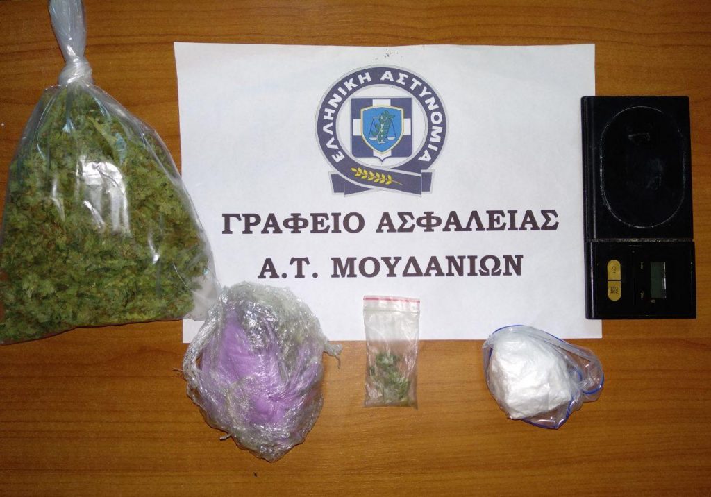 Από αστυνομικούς του Αστυνομικού Τμήματος Μουδανιών συνελήφθη 33χρονος για διακίνηση ναρκωτικών ουσιών