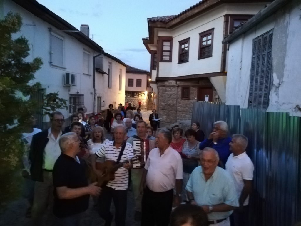 Βραδιές καντάδας με την χορωδία του ΚΑΠΗ