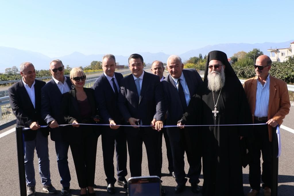 Ο Περιφερειάρχης Κεντρικής Μακεδονίας Απόστολος Τζιτζικώστας παρέδωσε στην κυκλοφορία τον δυτικό άξονα της περιφερειακής οδού Κατερίνης