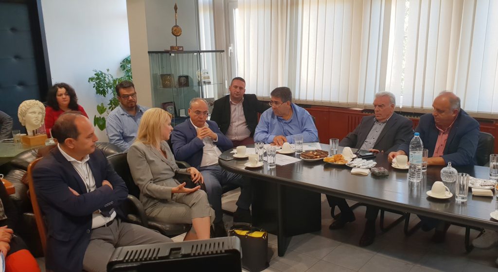 Ομοφωνία στη σύσκεψη στην Π. Ε. Πέλλας για τις Παρακάμψεις Γιαννιτσών και Χαλκηδόνας Θεοδώρα Τζάκρη: Να μας πει ο Υπουργός Μεταφορών πότε μπαίνει ο εργολάβος