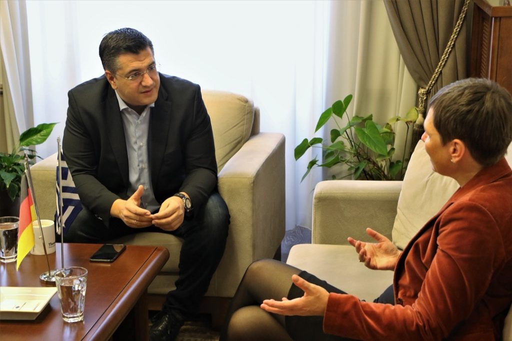 Συνάντηση του Περιφερειάρχη Κεντρικής Μακεδονίας Απόστολου Τζιτζικώστα με τη Γενική Πρόξενο της Γερμανίας στη Θεσσαλονίκη Σίβυλλα Μπέντικ