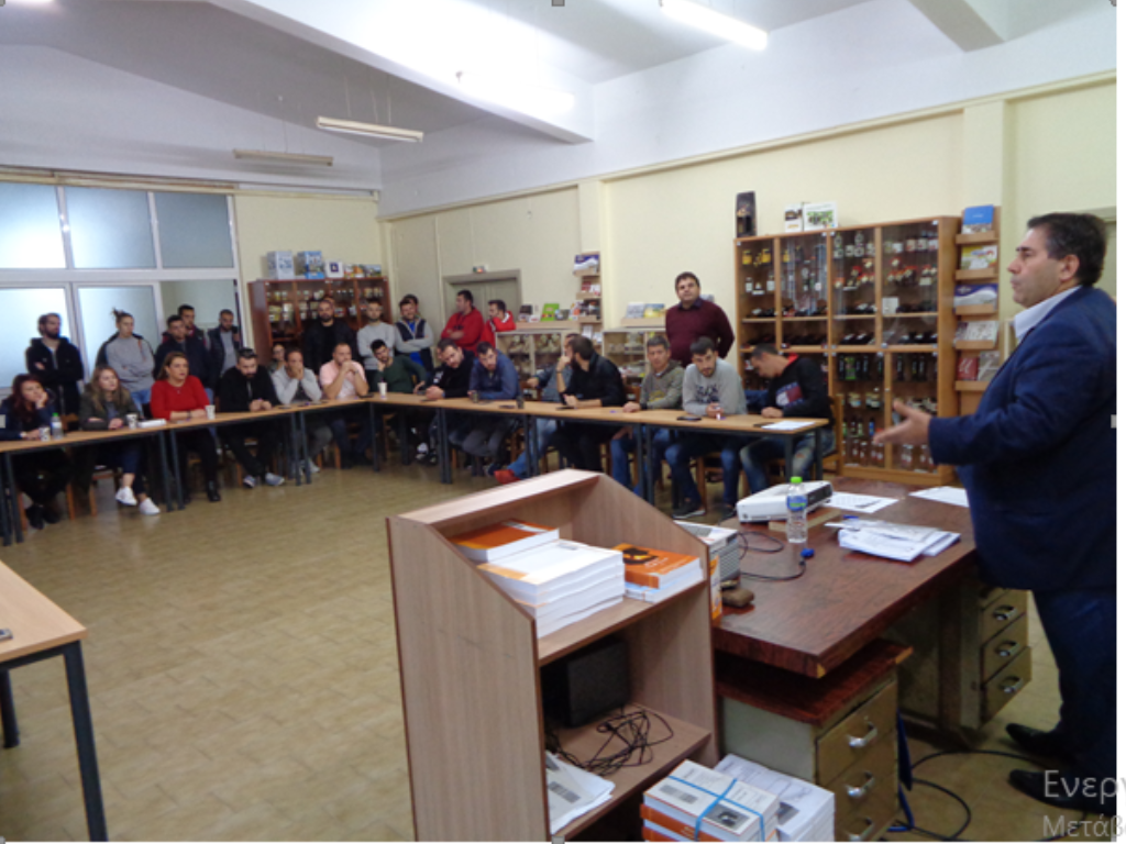 Ο ΑΝΤΙΠΕΡΙΦΕΡΕΙΑΡΧΗΣ ΠΕΛΛΑΣ ΚΟΝΤΑ ΣΤΟΥΣ ΚΑΤΑΡΤΙΖΟΜΕΝΟΥΣ ΝΕΟΥΣ ΑΓΡΟΤΕΣ ΤΗΣ ΠΕΡΙΦΕΡΕΙΑΚΗΣ ΕΝΟΤΗΤΑΣ ΠΕΛΛΑΣ