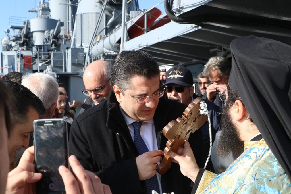 Ο Περιφερειάρχης Κεντρικής Μακεδονίας Απόστολος Τζιτζικώστας στη δοξολογία και στην τελετή του αγιασμού των υδάτων σε παλιά παραλία Θεσσαλονίκης, 'Βέλος' και Ν. Κρήνη Καλαμαριάς