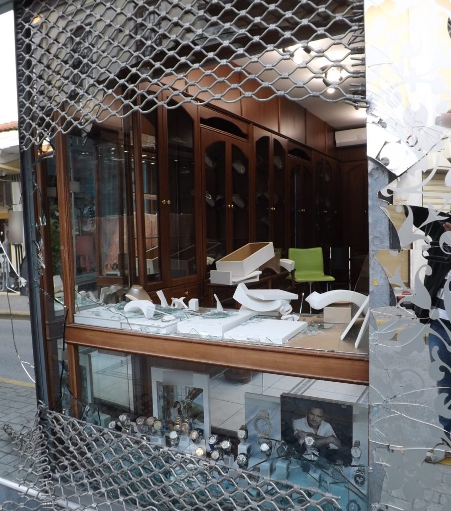 Εξιχνιάστηκε διάρρηξη κοσμηματοπωλείου στην Ημαθία, όπου αφαιρέθηκαν κοσμήματα αξίας πάνω από 80.000 ευρώ