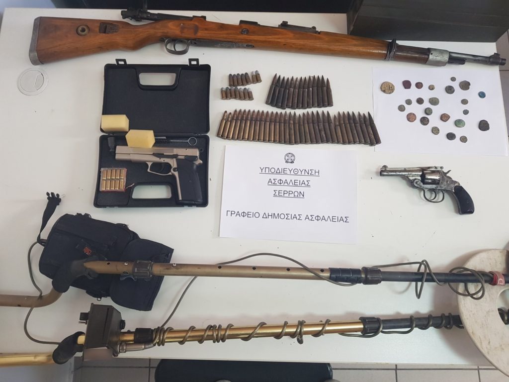 Συνελήφθη ημεδαπός άνδρας στις Σέρρες για κατοχή αρχαίων νομισμάτων και παράνομη οπλοκατοχή