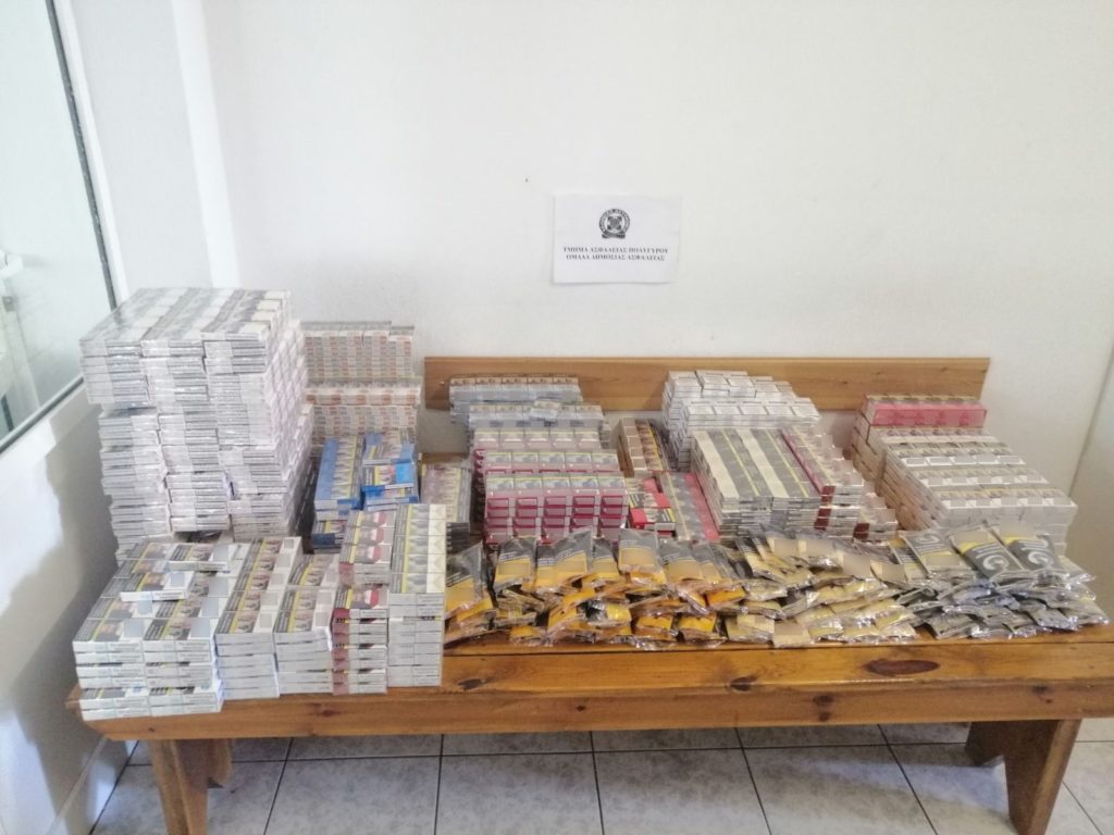 Από το Τμήμα Ασφάλειας Πολυγύρου συνελήφθησαν 2 άτομα σε περιοχή της Θεσσαλονίκης για αδασμολόγητα καπνικά προϊόντα