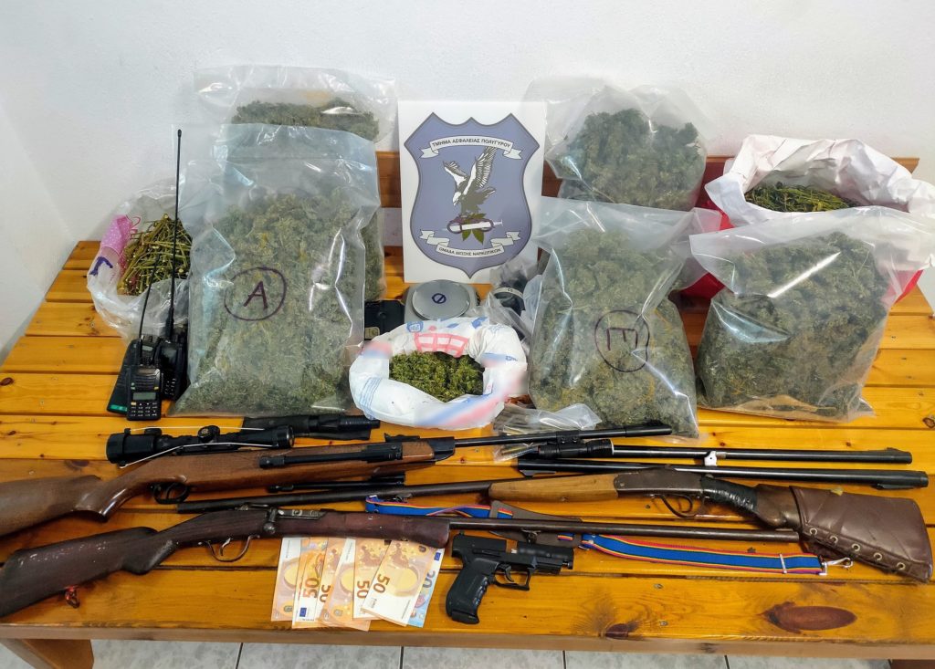 Συνελήφθη ημεδαπός άνδρας για ναρκωτικά και παράνομη οπλοκατοχή