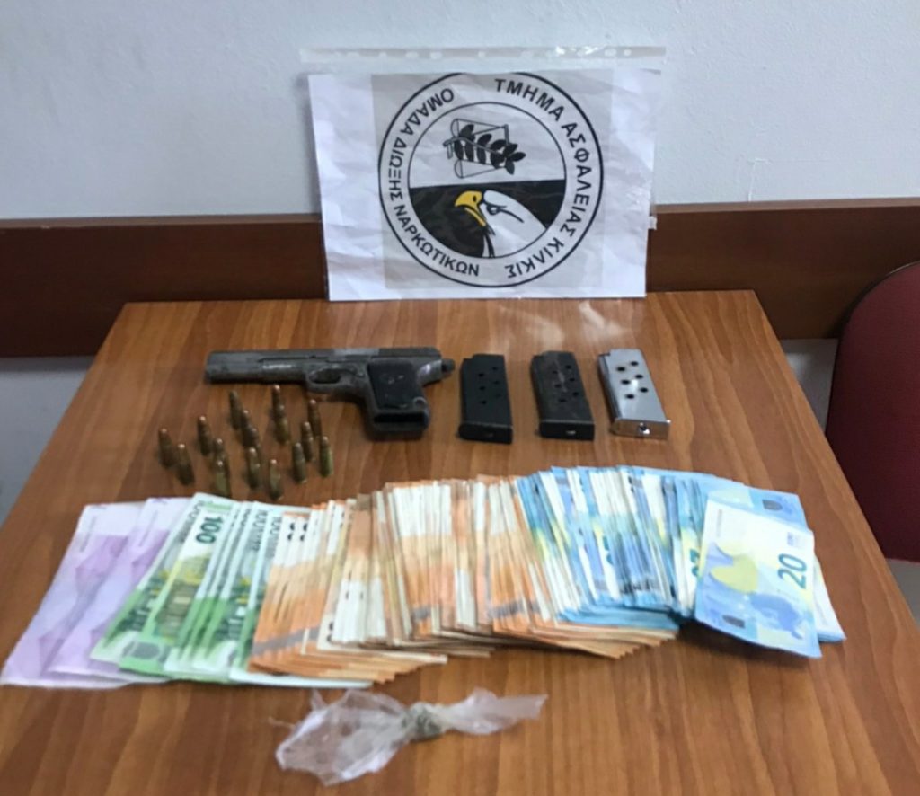 Από το Τμήμα Ασφάλειας Κιλκίς συνελήφθη ένα άτομο στη Θεσσαλονίκη για παράνομη οπλοκατοχή και κατοχή ναρκωτικών ουσιών