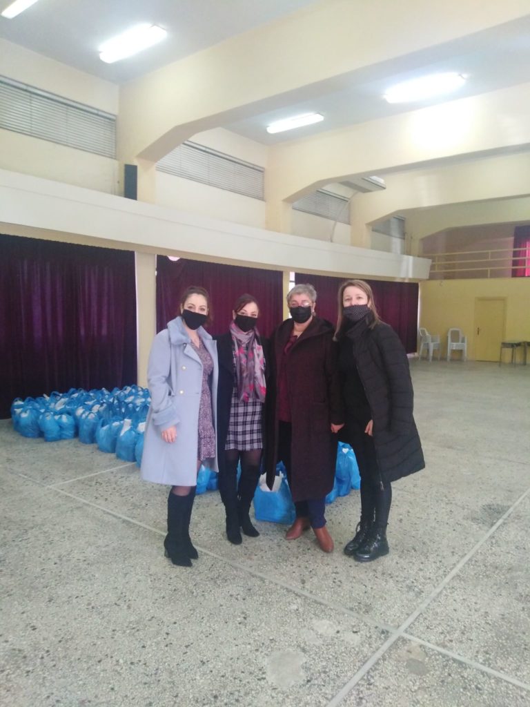 Ο Δήμος Σκύδρας διένειμε δέματα αγάπης σε άπορους δημότες