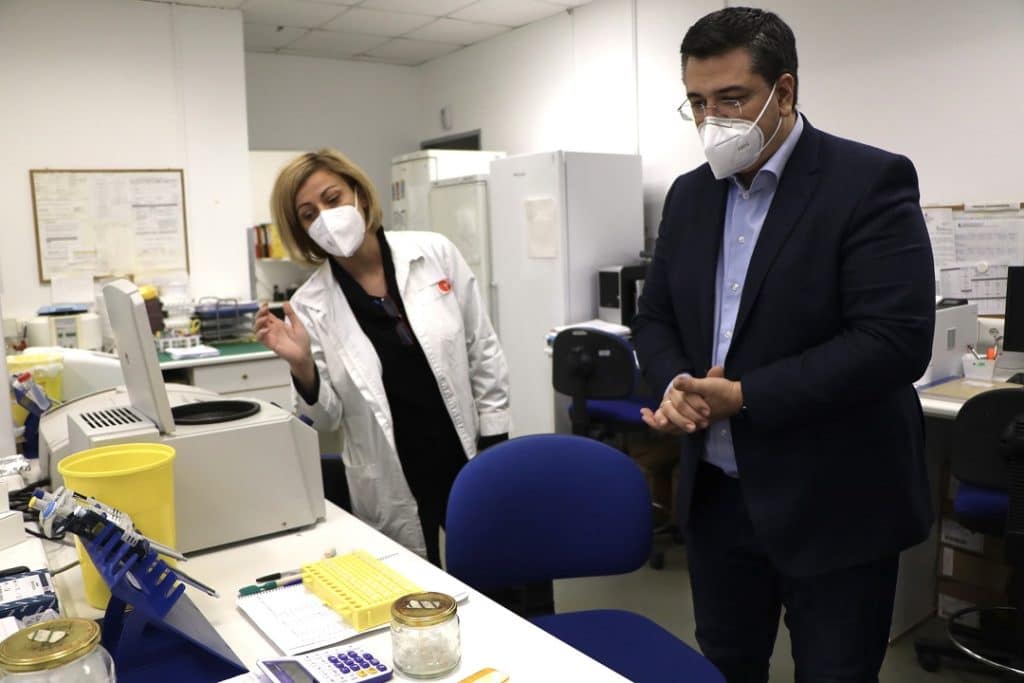 Η Περιφέρεια Κεντρικής Μακεδονίας χρηματοδοτεί τις έρευνες θεραπείας από τον κορονοϊό του νοσοκομείου 'Παπανικολάου'–Επίσκεψη Τζιτζικώστα