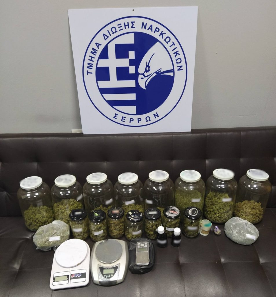 09-01-2021 (βιντεο & φωτο) Από την Υποδιεύθυνση Ασφάλειας Σερρών συνελήφθη ένα άτομο στη Θεσσαλονίκη για κατοχή ναρκωτικών