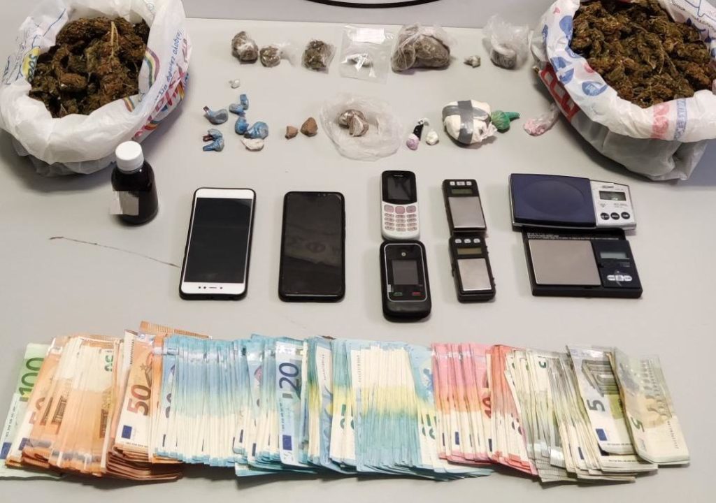 18-3-2021 (Φώτο & Βίντεο) Εξαρθρώθηκε εγκληματική ομάδα που δραστηριοποιούνταν στη διακίνηση ναρκωτικών