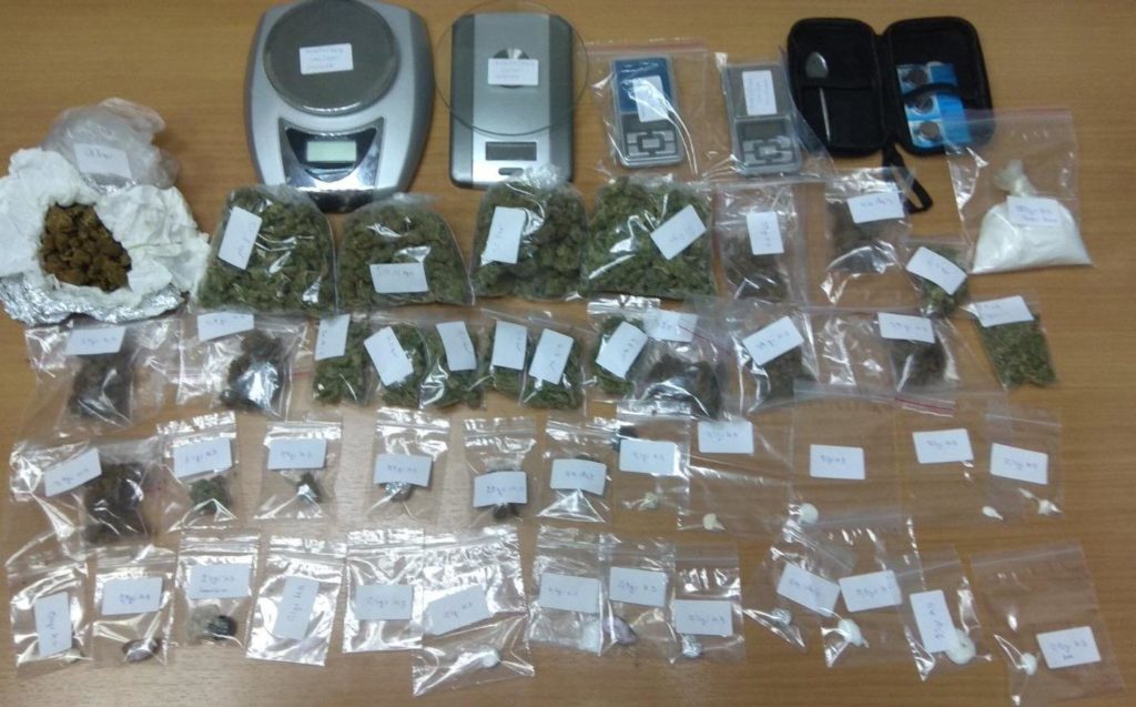 9-4-2021 (ΦΩΤΟ) Από την Υποδιεύθυνση Ασφάλειας Κατερίνης συνελήφθη ημεδαπή για διακίνηση ναρκωτικών ουσιών