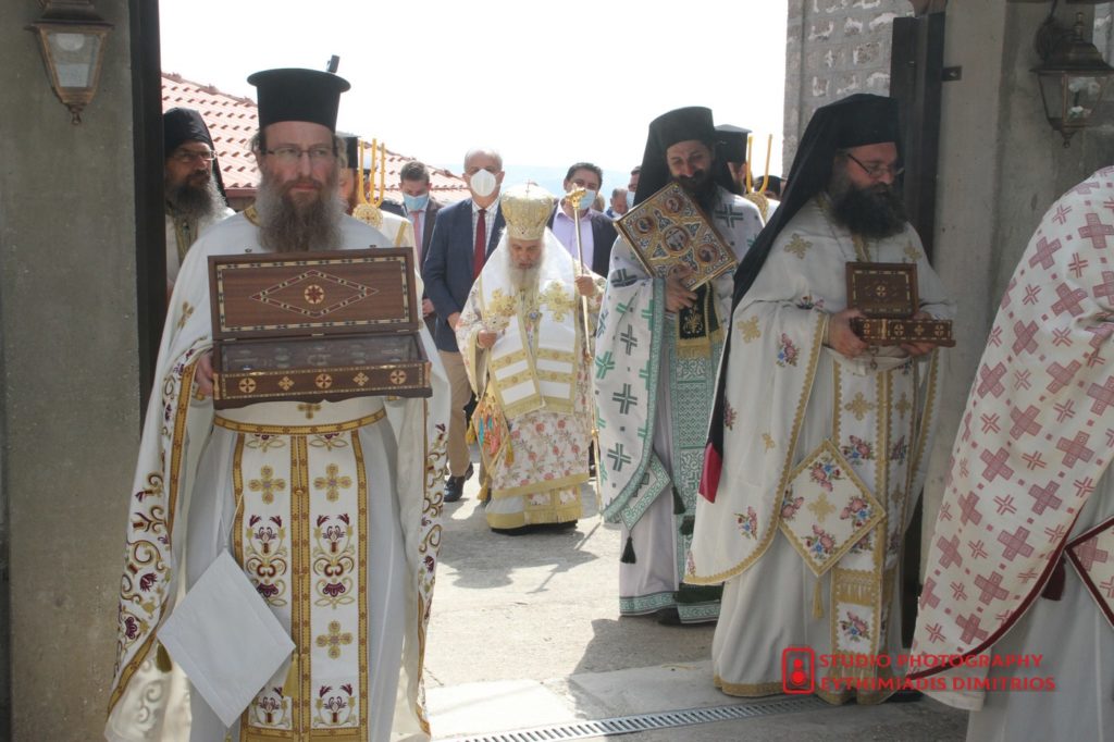Με κάθε εκκλησιαστική λαμπρότητα και επισημότητα η εορτή του Αγίου Πνεύματος στον Ιστορικό ναό Αγίας Τριάδας στον Λόγγο Εδέσσης