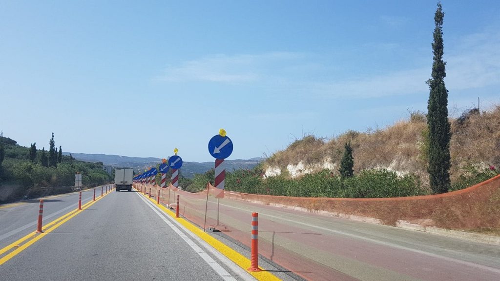 Εργασίες κοπής πρασίνου στην Εθνική Οδό 2 Θεσσαλονίκης-Έδεσσας από την Περιφέρεια Κεντρικής Μακεδονίας