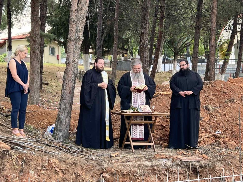ΘΕΜΕΛΙΩΣΗ ΝΕΩΝ ΛΟΥΤΡΩΝ ΣΤΙΣ ΚΑΤΑΣΚΗΝΩΣΕΙΣ ΤΗΣ ΙΕΡΑΣ ΜΗΤΡΟΠΟΛΕΩΣ