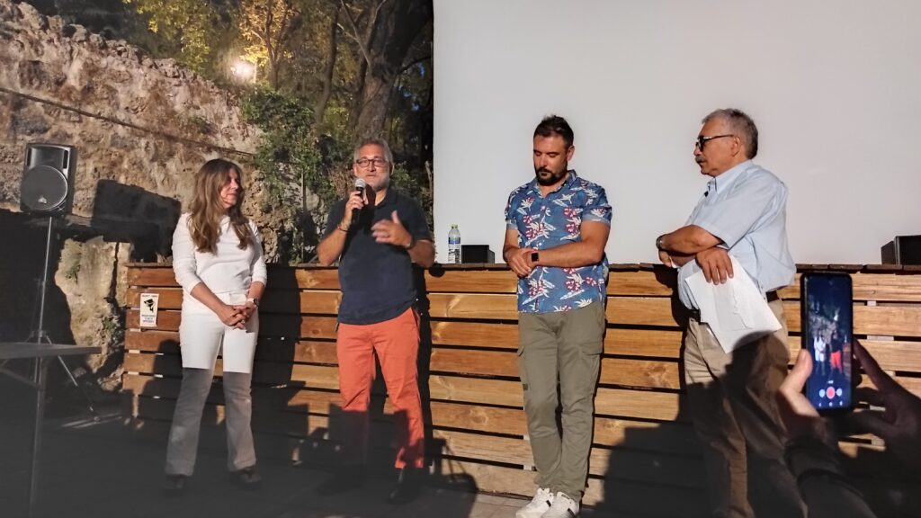 Γεμάτο το Θερινό σινεμά στην προβολή της ταινίας “Swing away”