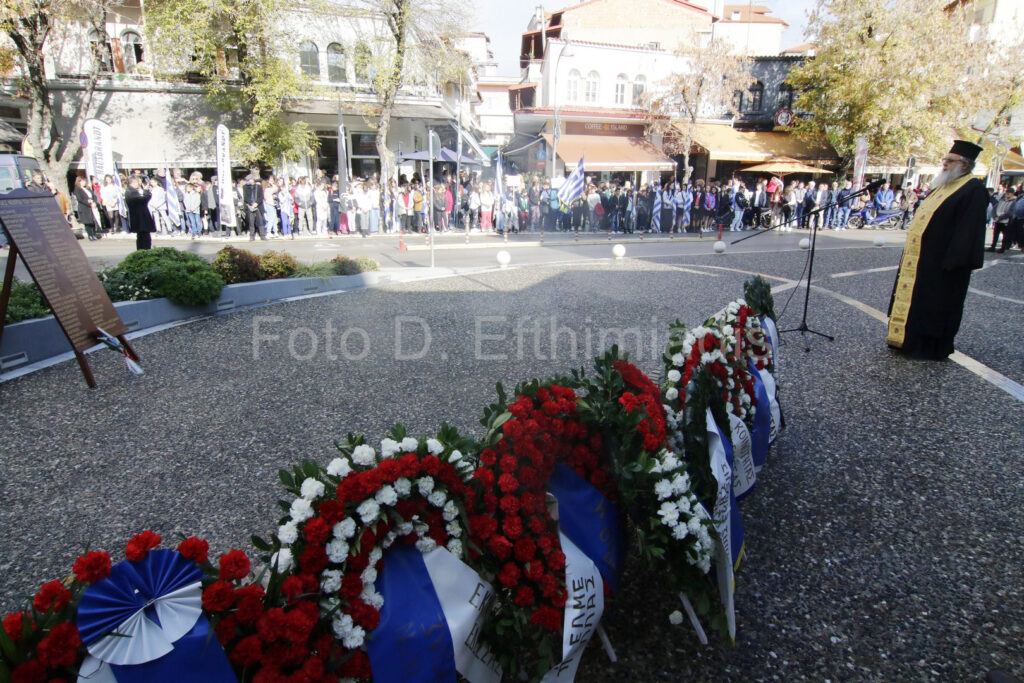 Η Έδεσσα τίμησε τις εκδηλώσεις για την 49η επέτειο του Πολυτεχνείου με το σύνθημα Ψωμί-Παιδεία και ιδίως Ελευθερία να παραμένει επίκαιρο