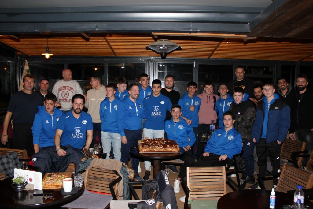 Σε ένα όμορφο οικογενειακό κλίμα πραγματοποιήθηκε το βράδυ της Τετάρτης (18-01) η καθιερωμένη κοπή της βασιλόπιτας της Ελπίδας Έδεσσας