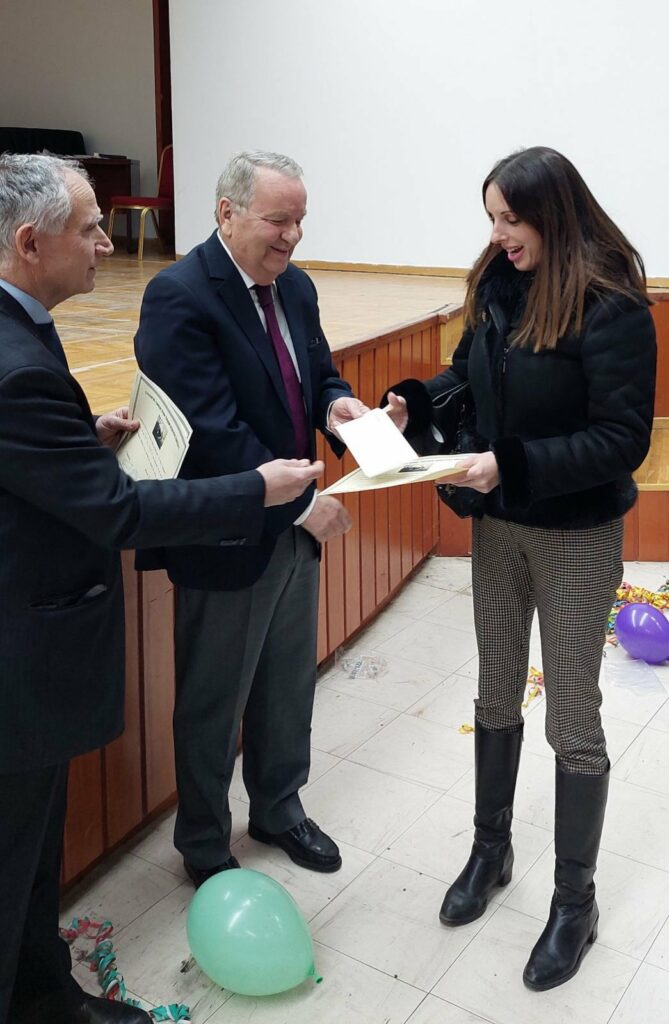 Ο ΓΙΩΡΓΟΣ ΚΑΡΑΣΜΑΝΗΣ ΕΜΠΡΑΚΤΑ ΠΑΝΤΑ ΣΤΟ ΠΛΕΥΡΟ ΤΩΝ ΤΡΙΤΕΚΩΝ ΚΑΙ ΠΟΛΥΤΕΚΝΩΝ ΟΙΚΟΓΕΝΕΙΩΝ