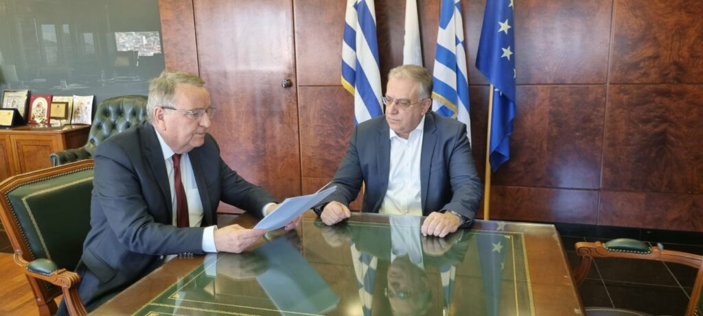 ΣΥΝΑΝΤΗΣΗ ΓΙΩΡΓΟΥ ΚΑΡΑΣΜΑΝΗ ΜΕ ΤΟΝ ΥΠΟΥΡΓΟ ΠΡΟΣΤΑΣΙΑΣ ΤΟΥ ΠΟΛΙΤΗ ΚΑΙ ΤΟΝ ΑΡΧΗΓΟ ΤΗΣ ΕΛ.ΑΣ.