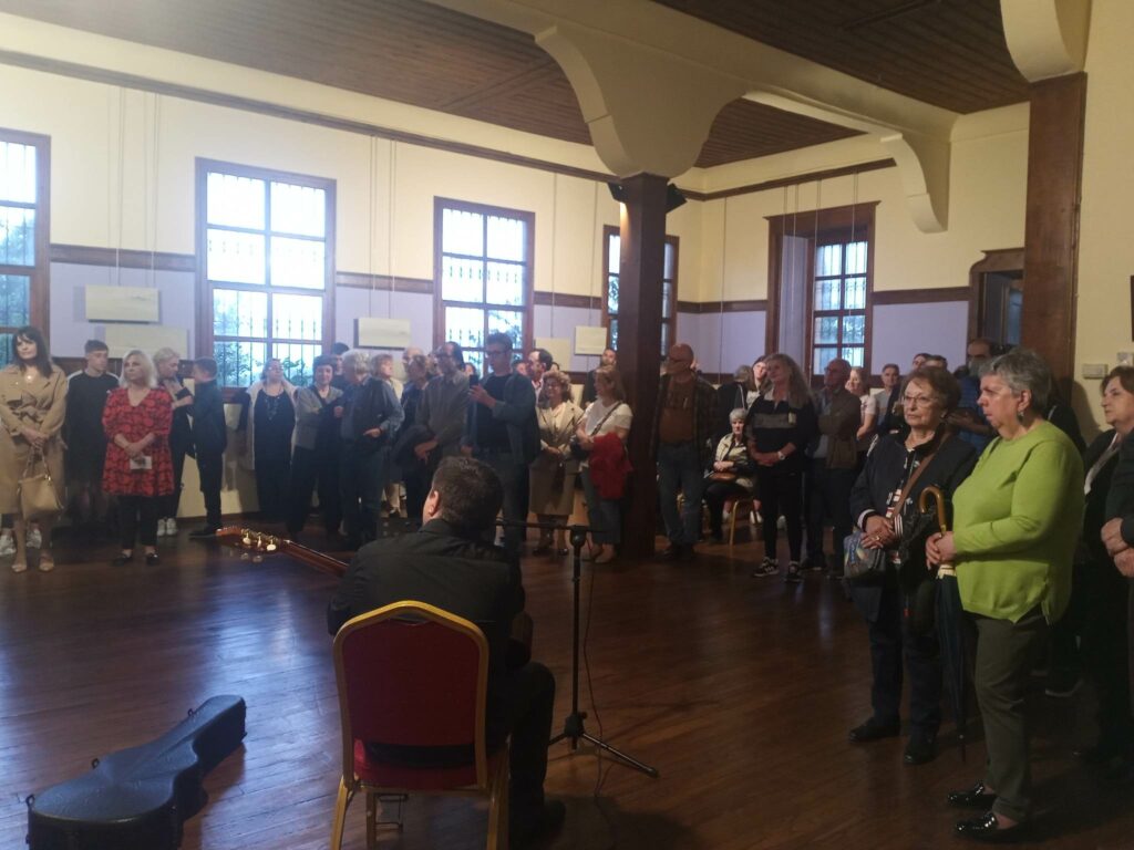 Ο Josè Escobar στον 30ο Μήνα Μάϊο Παρθεναγωγείο (Βαρόσι, Έδεσσα)