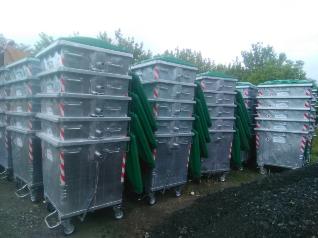 Παραλαβή 70 νέων κάδων στον Δήμο Αλμωπίας