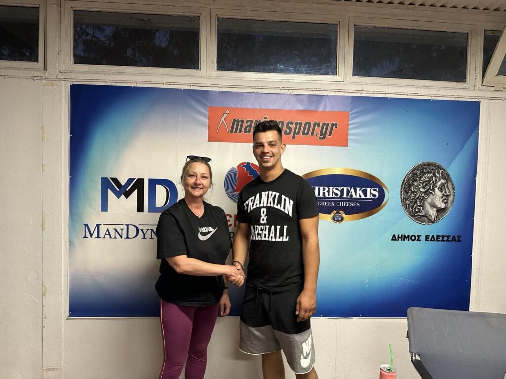 ΕΠΕΣΤΡΕΨΕ ΣΤΟΝ ΑΕΡΩΠΟ Ο ΣΑΚΗΣ ΑΘΑΝΑΣΙΟΥ ΠΟΥ ΜΕΤΡΑΕΙ 210 ΣΥΜΜΕΤΟΧΕΣ ΣΤΗΝ HANDBALL PREMIER