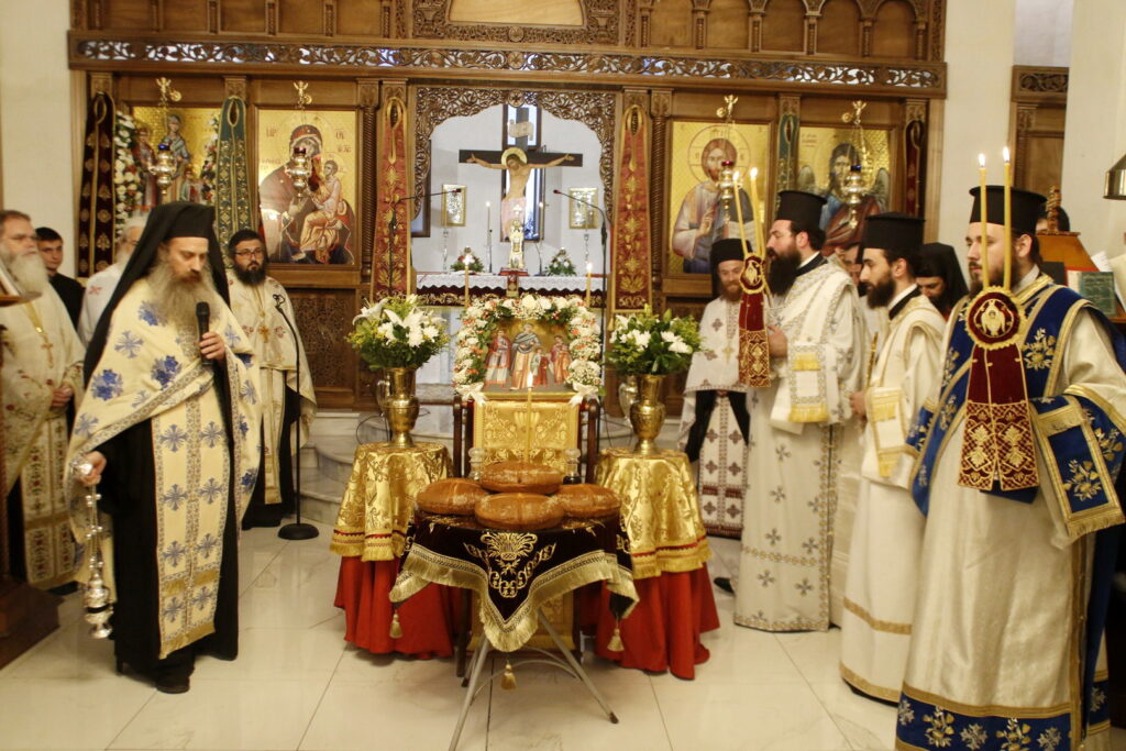 Πλήθος κόσμου παρευρέθηκε εχθές στον Πανηγυρικό Πολυαρχιερατικό Εσπερινό Ιερού ναού Αγίας Βάσσης της Εδεσσαίας (φωτορεπορταζ)