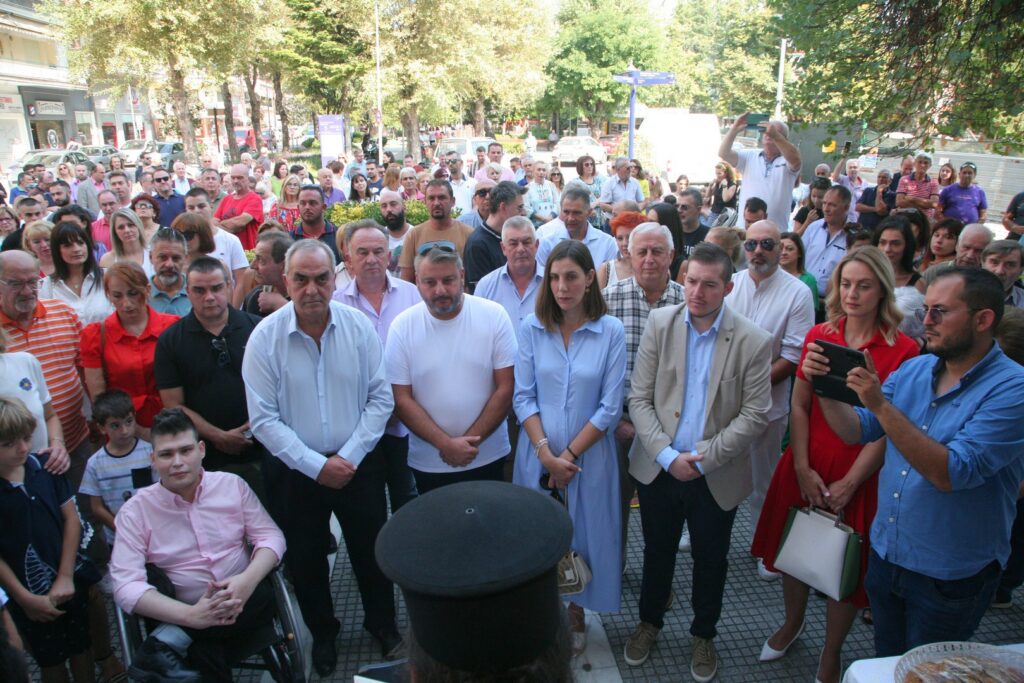 Με μεγάλη επιτυχία και πλήθος κόσμου πραγματοποιήθηκαν ο αγιασμός και τα εγκαίνια του εκλογικού κέντρου Κοινωνία σε Κίνηση