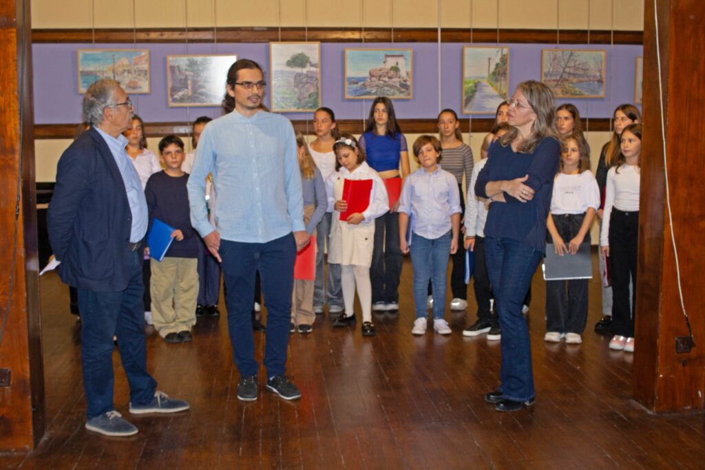 Εγκαίνια της πρώτης ατομικής έκθεσης ζωγραφικής του Πέτρου Ρέγκου