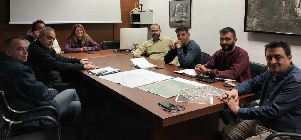 Kοινωνία σε Kίνηση Έδεσσας - συνάντηση εργασίας μεταξύ τεχνικών κλιμακίων της εταιρείας ΕΛΤΕΡΓΑ Α.Ε., αναδόχου του έργου «ΑΝΑΒΑΘΜΙΣΗ ∆ΗΜΟΣΙΟΥ ΧΩΡΟΥ ΜΕΣΩ ΑΝΑΠΛΑΣΕΩΝ» (OpenMall) και της εταιρείας HENGAS