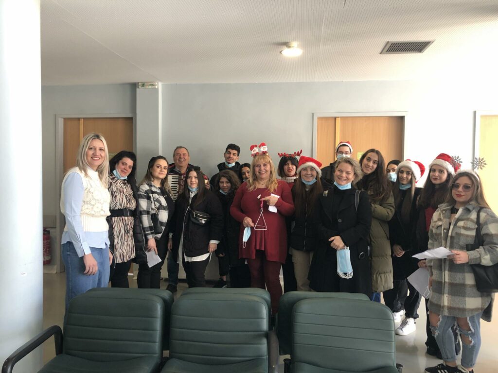 Έψαλαν τα κάλαντα το ΔΙΕΚ ΝΟΣΗΛΕΥΤΩΝ στο γηροκομείο και στο Νοσοκομείο Έδεσσας