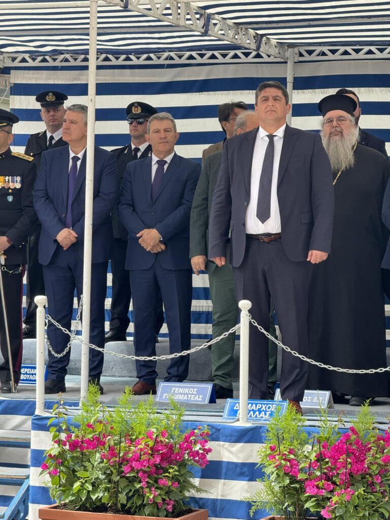 Με ιδιαίτερη λαμπρότητα γιορτάστηκε και στα Γιαννιτσά στην έδρα του Δήμου Πέλλας η σημερινή διπλή Εθνική και Θρησκευτική γιορτή της 25ης Μαρτίου και του Ευαγγελισμού