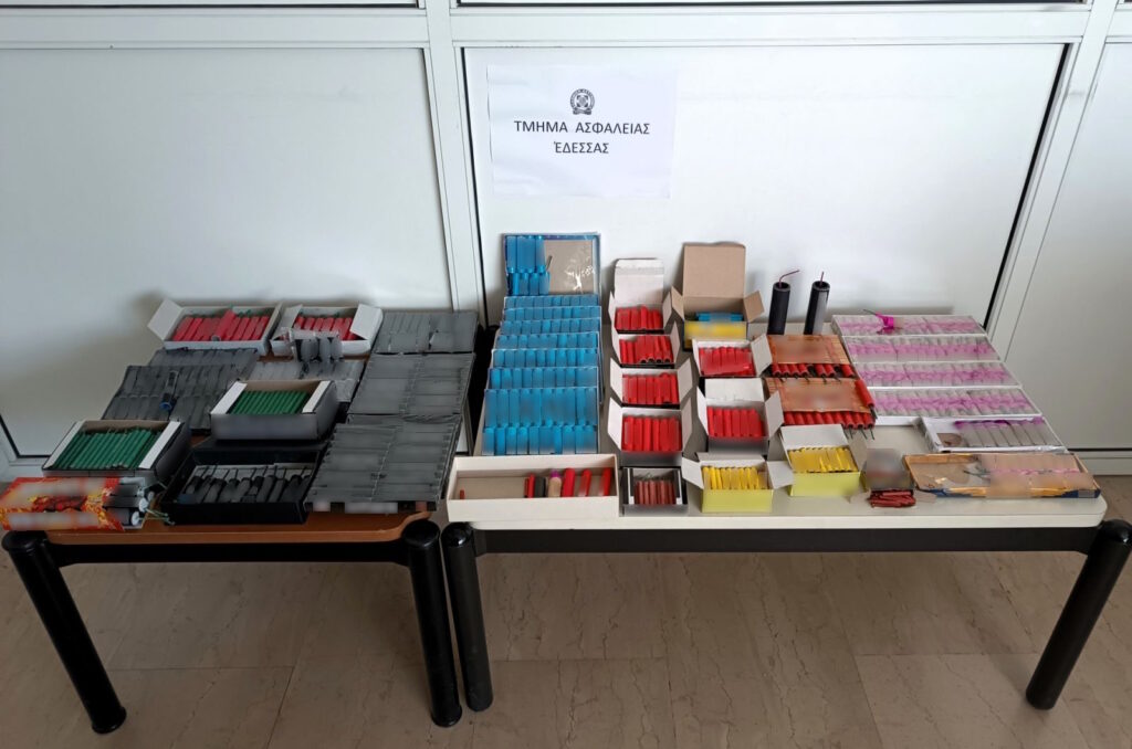 Συνελήφθησαν 4 ανήλικοι στην Πέλλα για παράβαση της νομοθεσίας περί βεγγαλικών και φωτοβολίδων