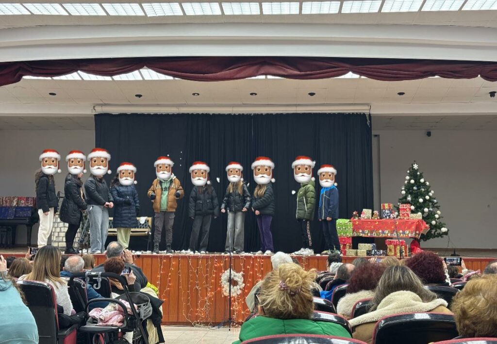 Μαγικά Χριστούγεννα με το Εδεσσαϊκό Θέατρο: Παραστάσεις Γεμάτες Χαρά και Δημιουργία