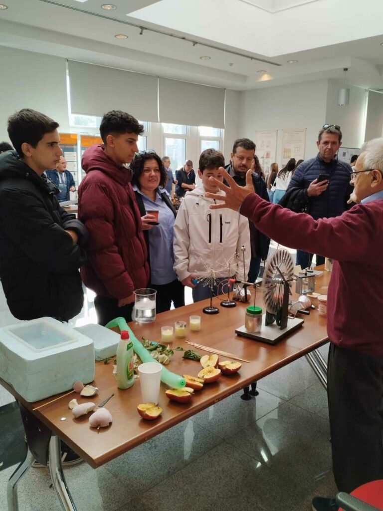 Συμμετοχή του 1ου Γυμνασίου Έδεσσας στο 16ο Συνέδριο Φυσικής : "Η Φυσική Μαγεύει"