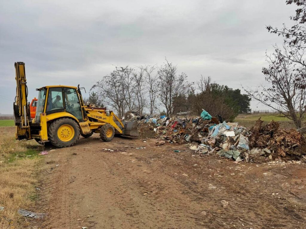 Συνεχίζεται ο καθαρισμός παράνομων μπαζότοπων και χωματερών στο δήμο Πέλλας